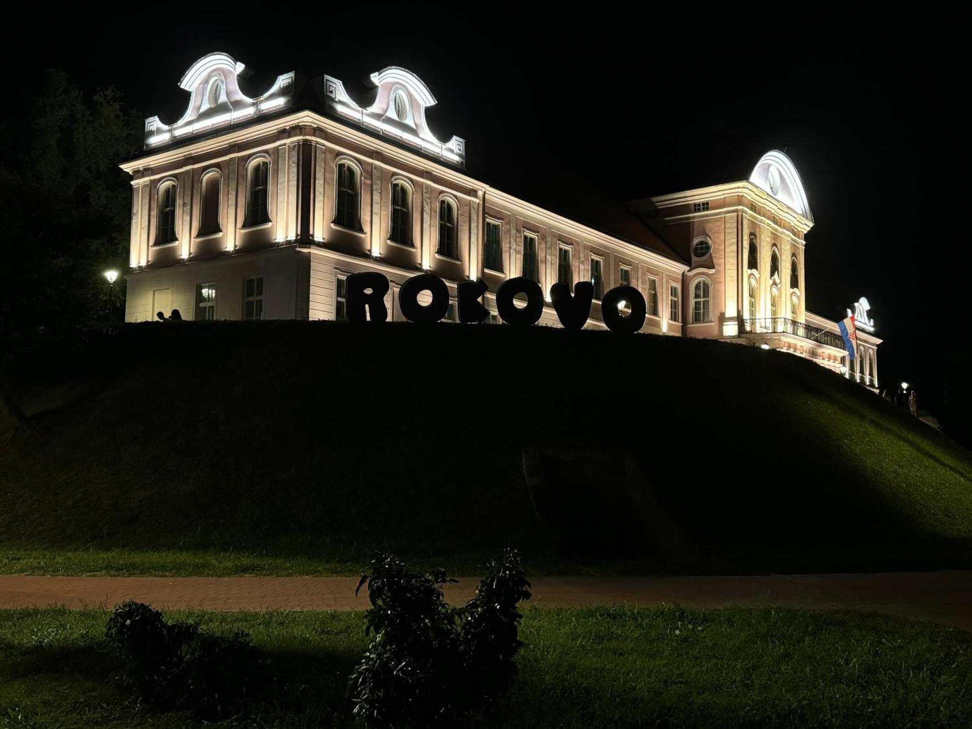 Apartmani Mozart-Centar Virovitica Bagian luar foto